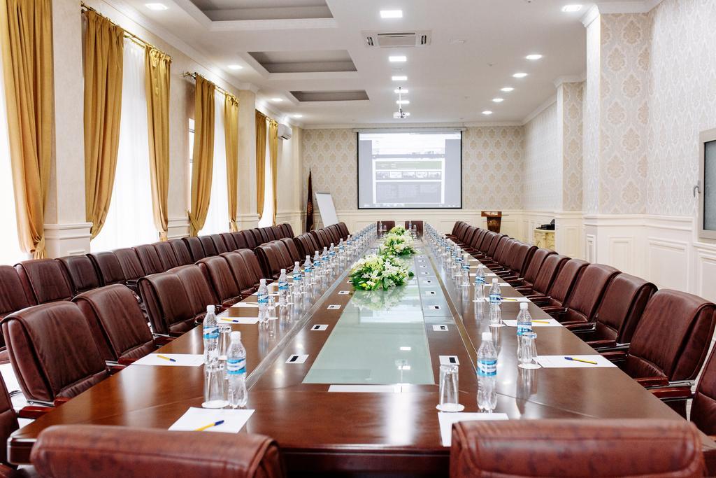 Plaza Hotel Bishkek Exterior foto