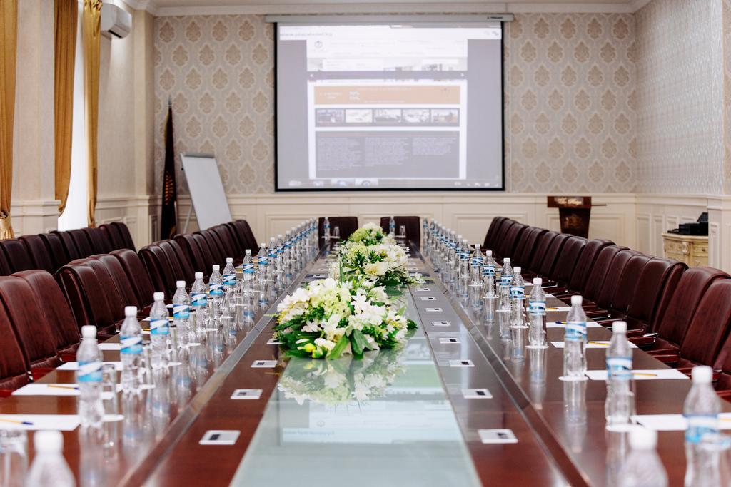 Plaza Hotel Bishkek Exterior foto