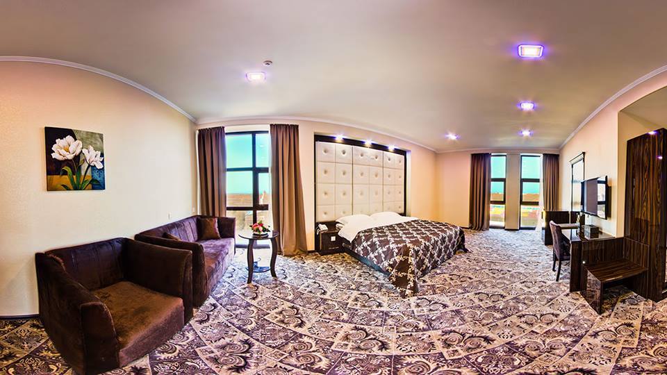 Plaza Hotel Bishkek Exterior foto