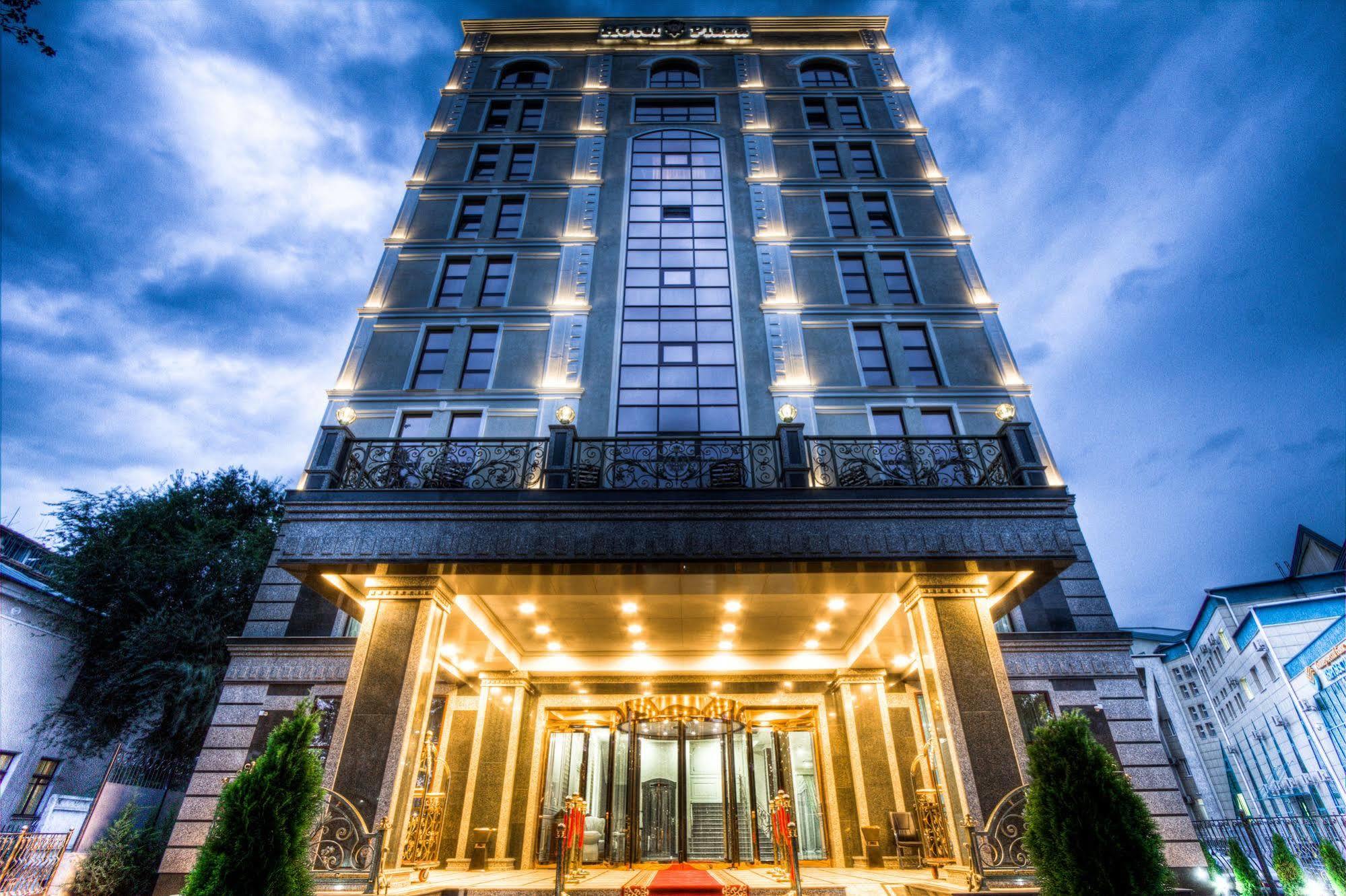 Plaza Hotel Bishkek Exterior foto
